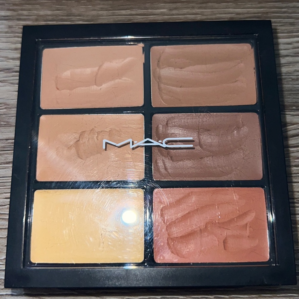 Mac pro conceal and correct medium deep